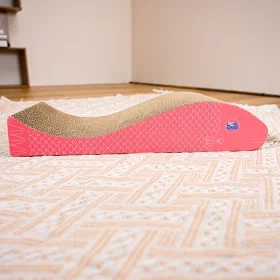 Bàn Cào Móng Mèo Hình Cá Heo Đáng Yêu - Bền Bỉ, Bảo Vệ Sofa